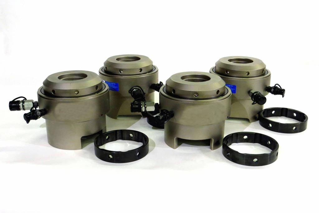 four hydraulic bolt tensioner
