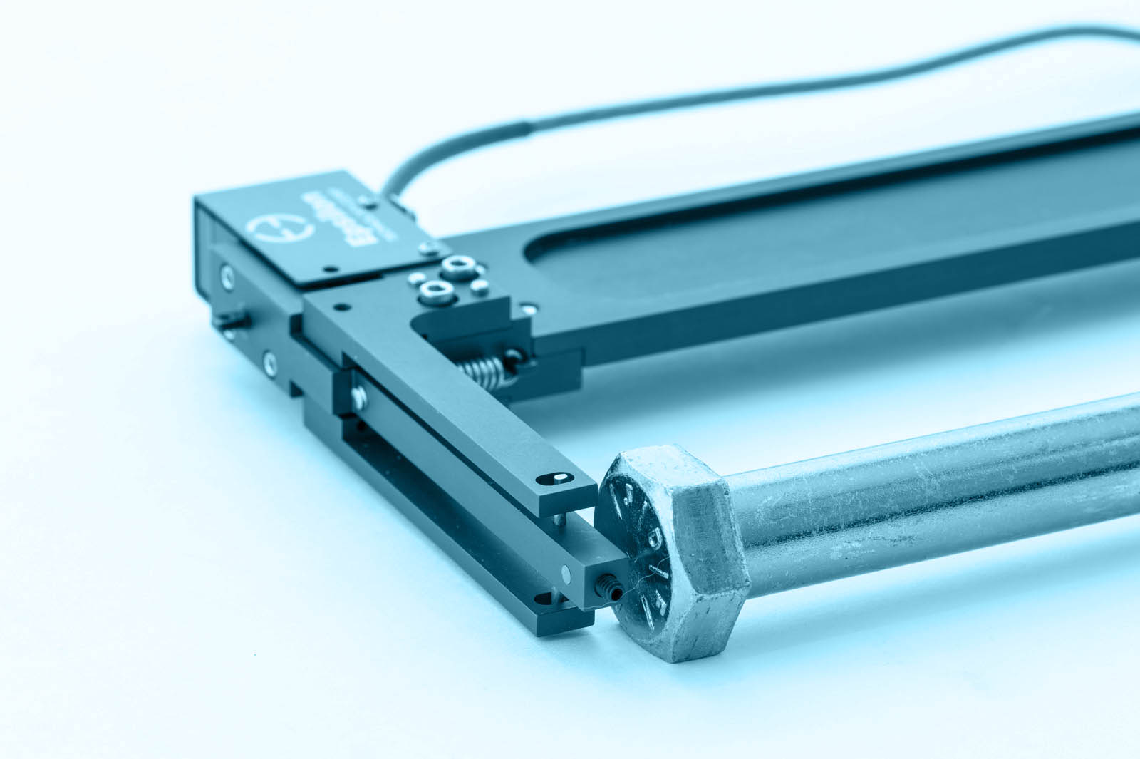 Using Bolt Extensometer for bolt load measurement