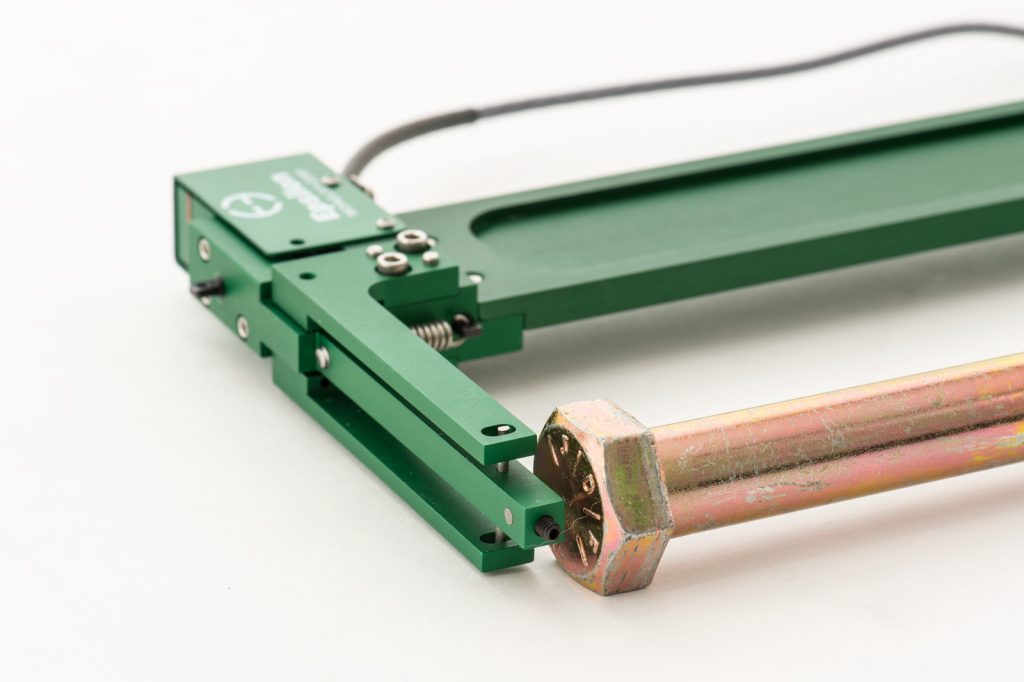 bolt testing extensometer for elongation measurement